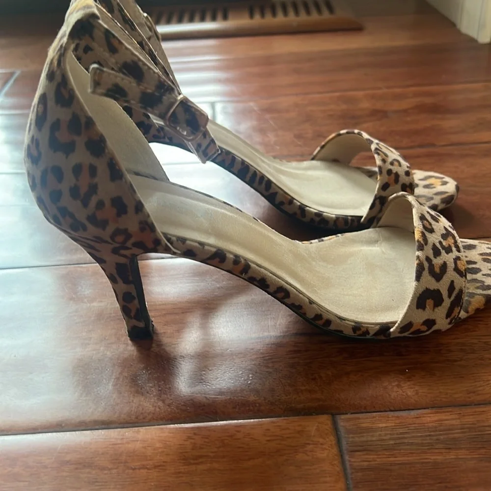 Refresh Size 7.5 Leopard Heels 3 inches